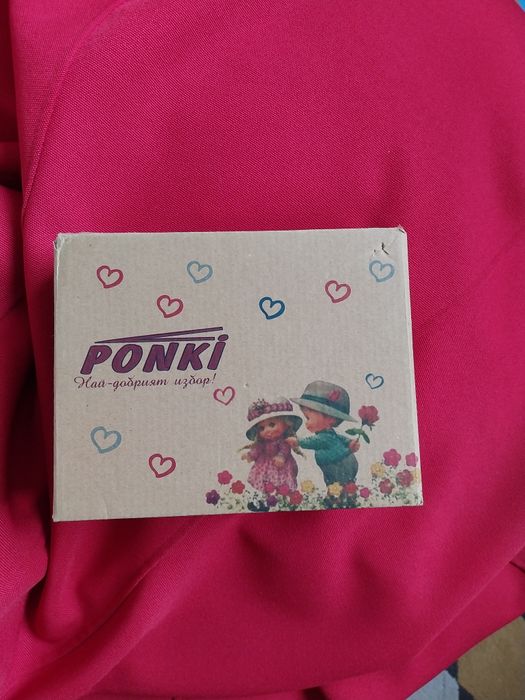 Различни детски обувки с топла подплата.