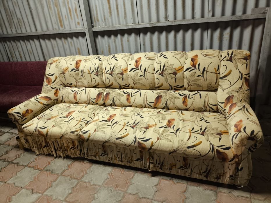 Продается Диван в хорошем состоянии