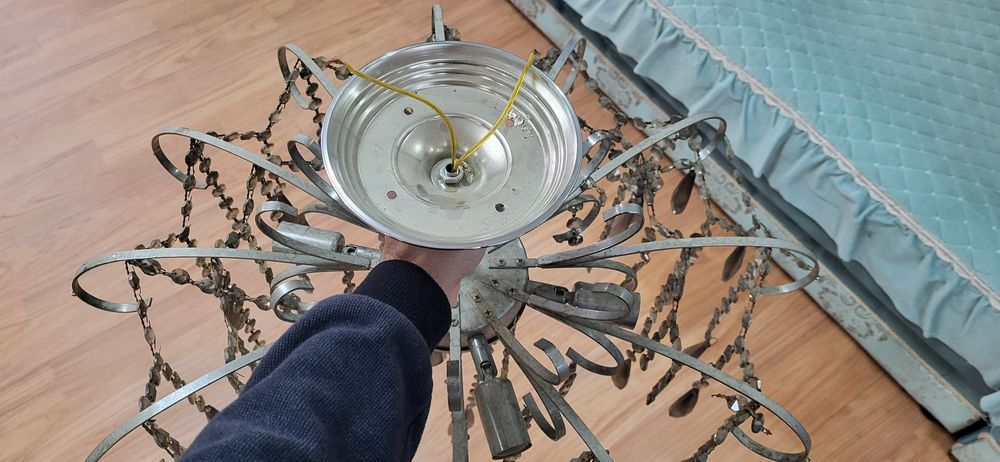 СРОЧНО Продам люстру б/у