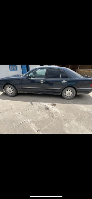 Продам машину мерседес W210