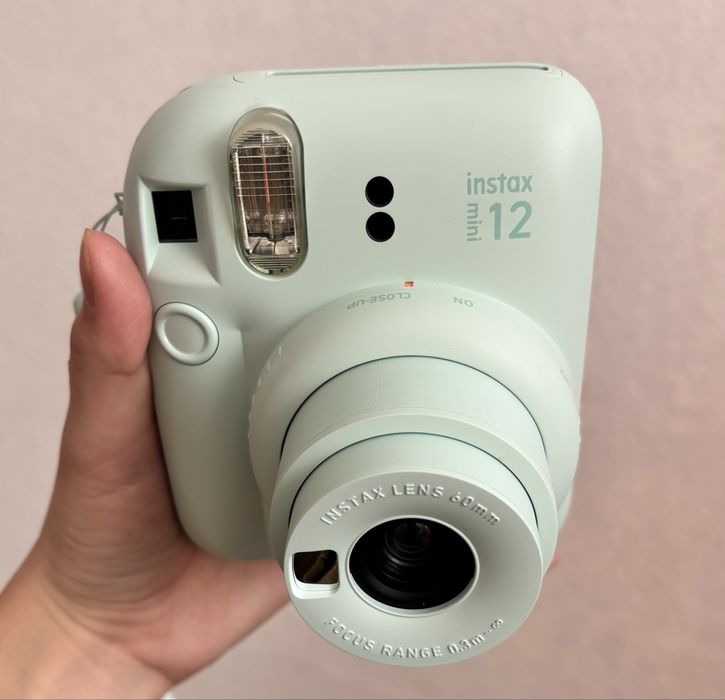 продается instax mini 12