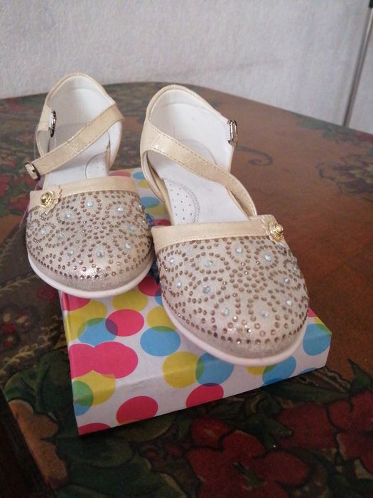 Стильная обувь для девочки