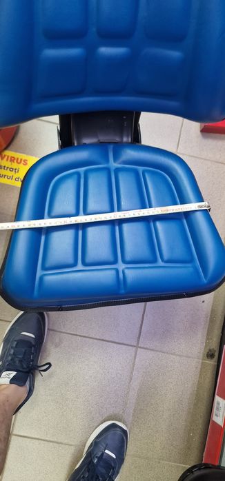 scaun tractor universal calitativ cu suspensie foarte calitativ si solid robust pret 695 lei se poate trimite prin curier rapid în toată tara