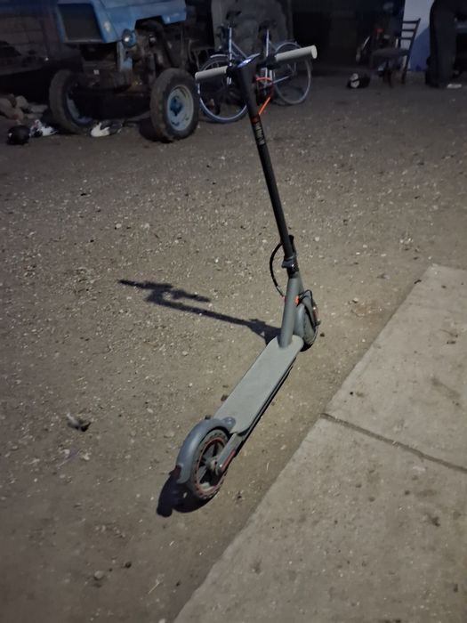 Vand trotinetă electrica Xiaomi prinde 45