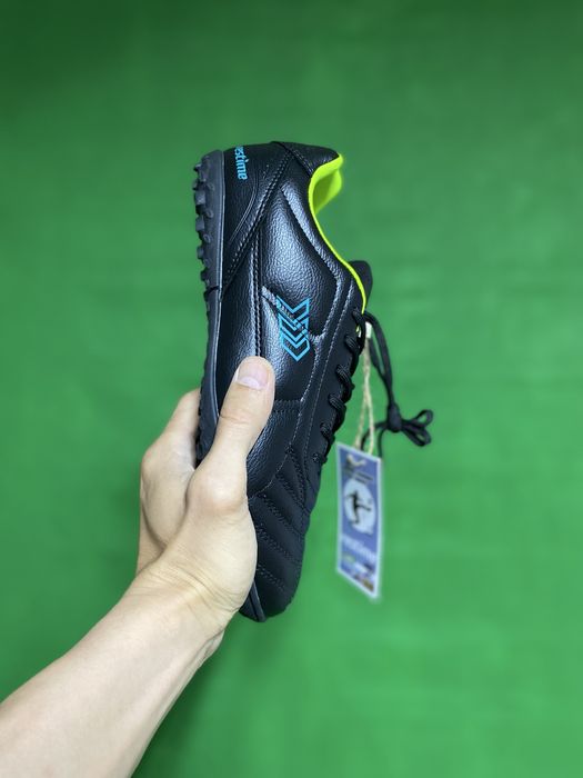 Футзалка,зальник,сороконожка.