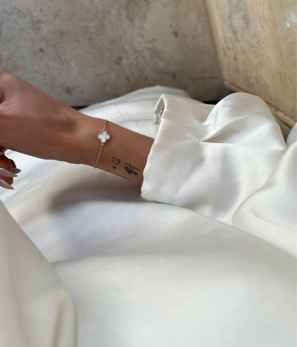 Позлатени гривни Van Cleef & Arpels