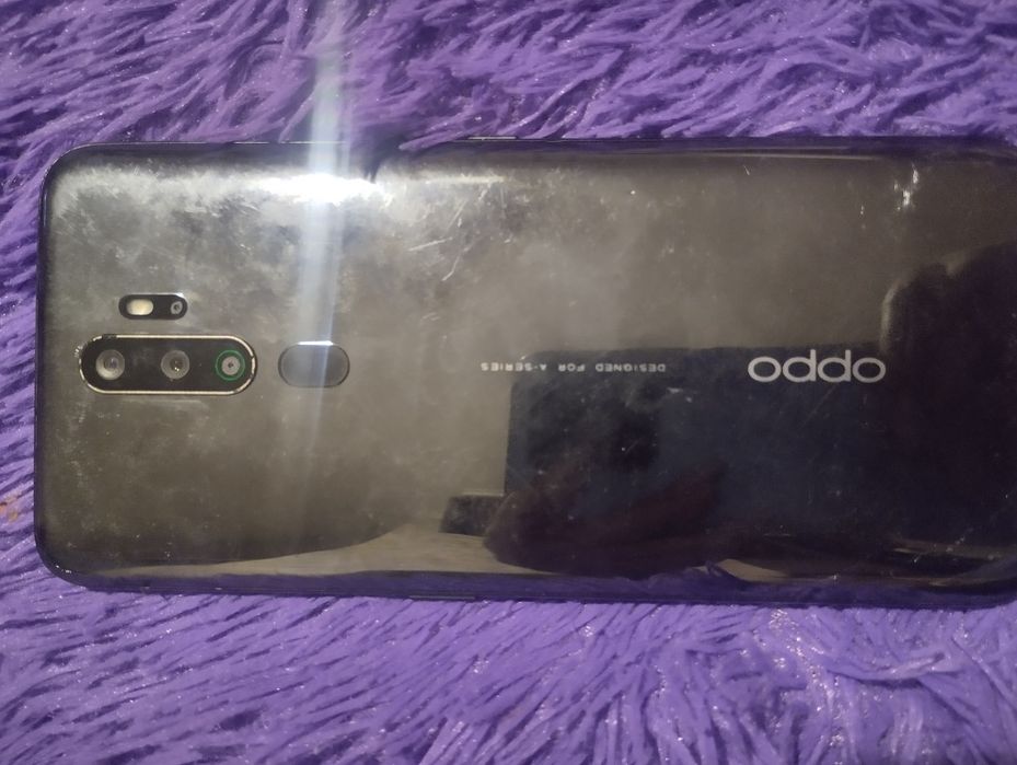 Продам телефон срочно