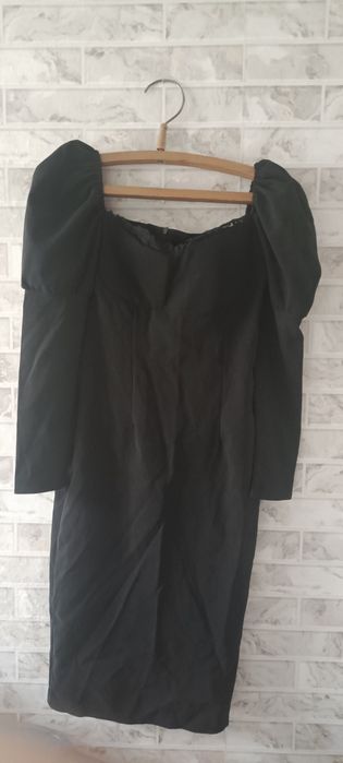 Продам наряды платья