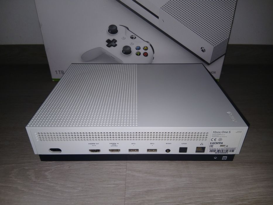 Consolă Microsoft Xbox One S 1 TB Full Box