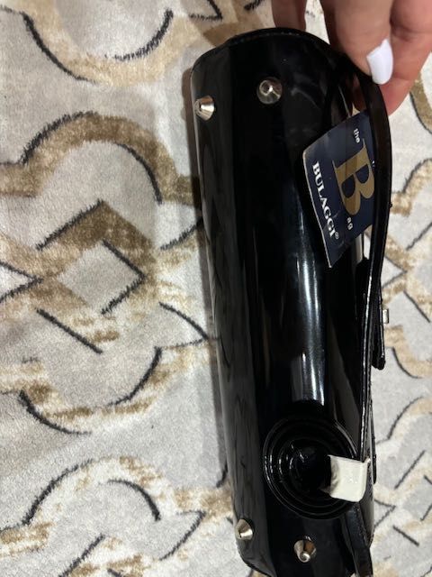 Малка дамска чанта.