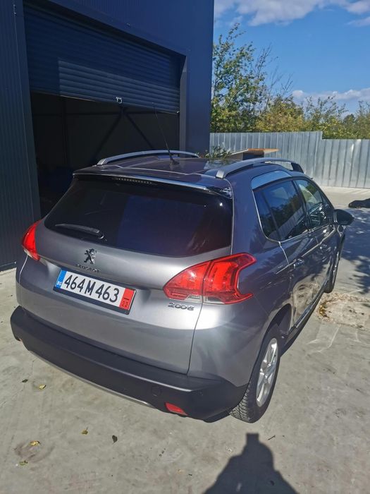 Продавам автомобил Пежо 2008