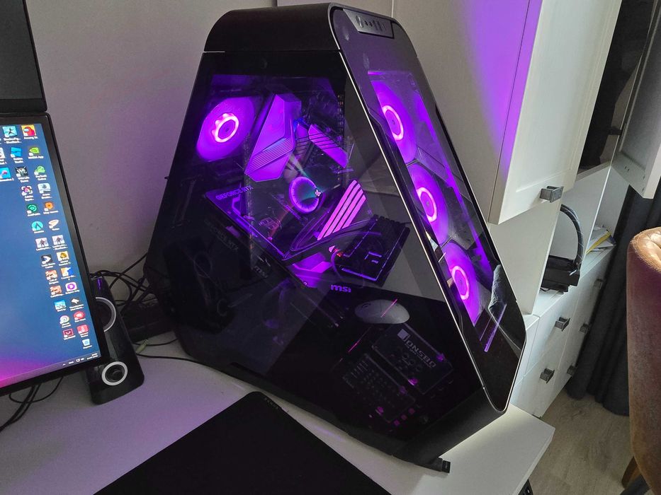 Уникален геймърски компютър RTX 4090 / Ryzen 7 5800X / 32GB RAM / Jonsbo TR03-G