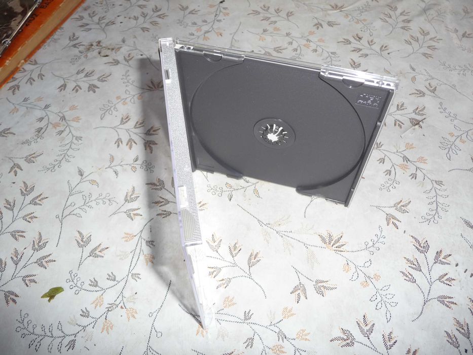 Кутии и стелаж за дискове