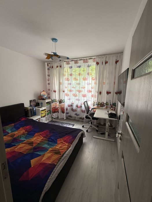 Apartament cu 3 camere+ balcon