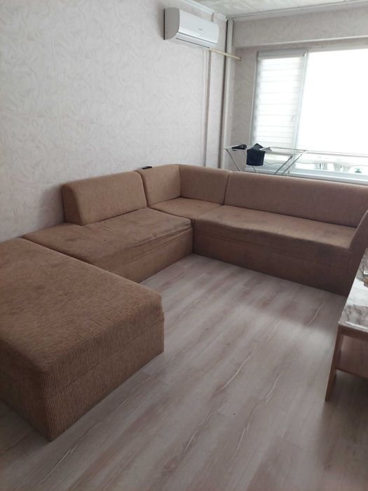 Диван бежов  215/240