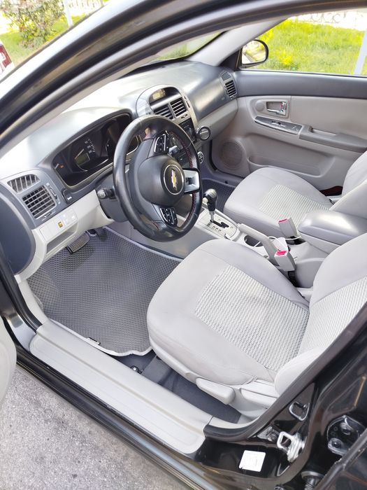 Kia cerato prodayotsya