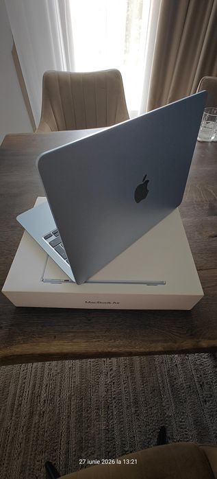 Vând MacBook Air