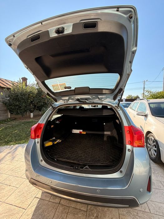 Toyota Auris hybrid 2014