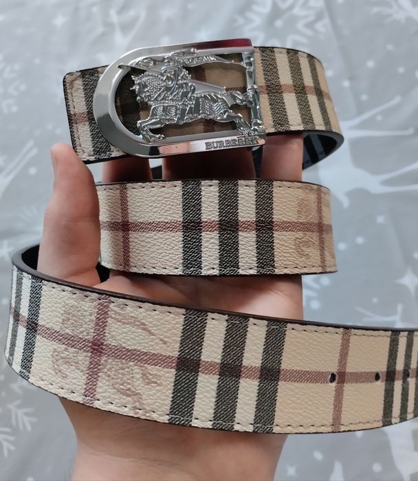 Curea Burberry Nouă