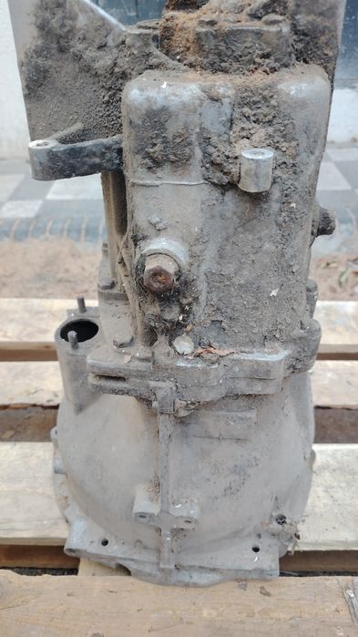 Коробка от  бмв 520