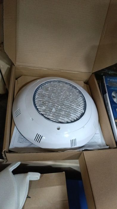 Фонарь для бассейна