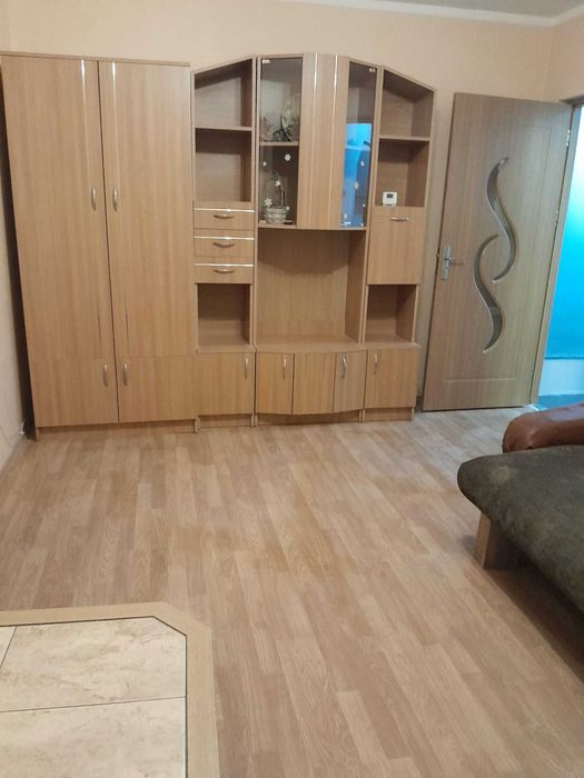 Inchiriez apartament cu 2 camere, Negoveanu paralel cu VASILE ARON