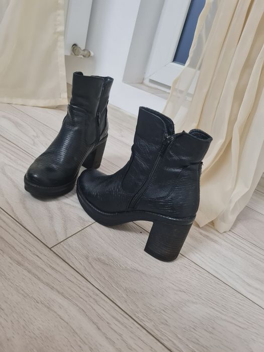 Ghete piele nr37.  190