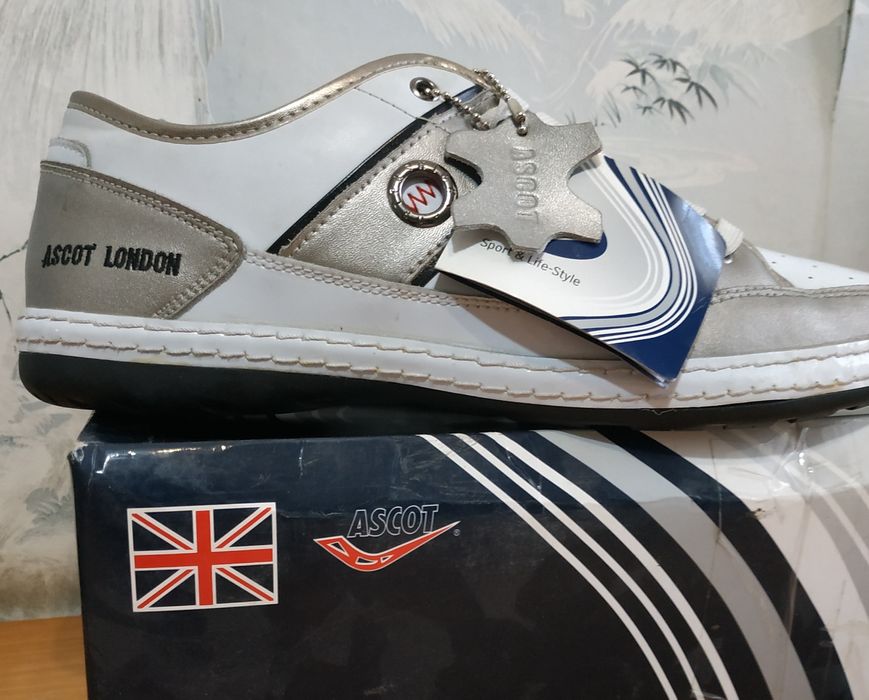 Продам кроссовки