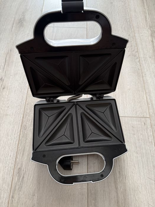 Срочно продам сендвичницу