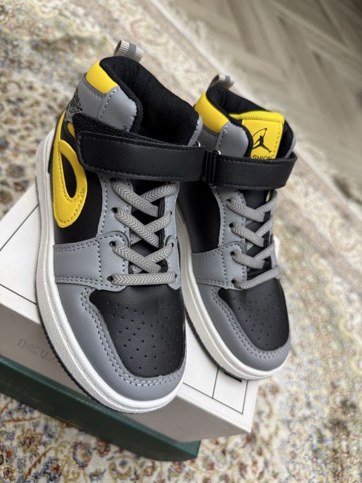 Джордан кроссовки 30-размера. Сосотоянте новое. Качество очень хорошее