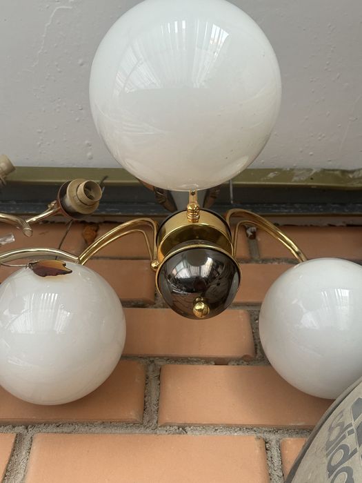 Продам люстру