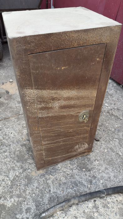 Продаю два сейфа