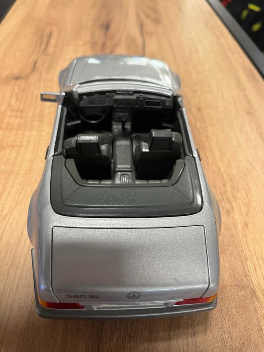 BBURAGO колекционерски модел MERCEDES SL500 ROADSTER 1992г. 1:18