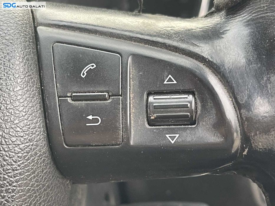 Buton Dreapta Comanda Comenzi Telefon Radio de pe Volan Skoda Superb 2 2008 - 2015