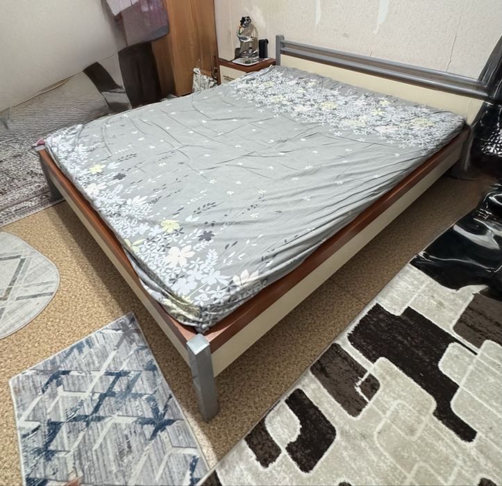 Продаю спальный гарнитур