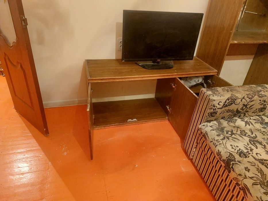 Тумбочка пад телевизор