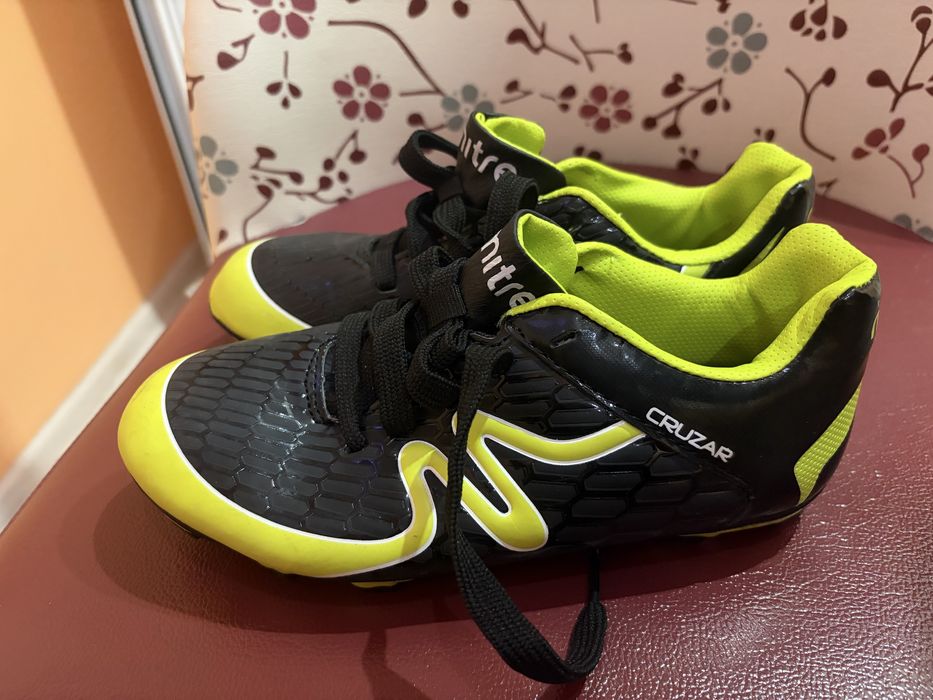 Детски футболни обувки