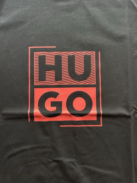 Мъжки,памучен,черен къс комплект Hugo BOSS с червено лого и ципове на джобовете