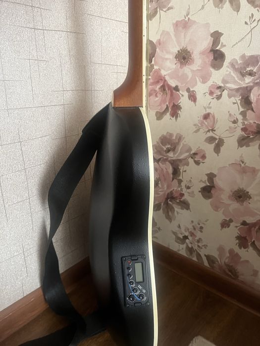 Электроакустическая гитара, продаю.