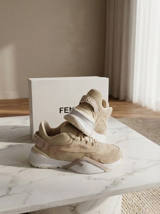 Adidadi F E N D I Flow Top Bej