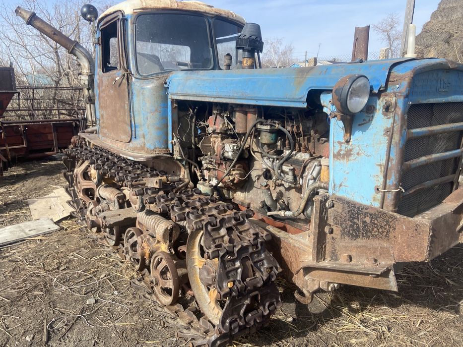 Трактор гусеничный дт75