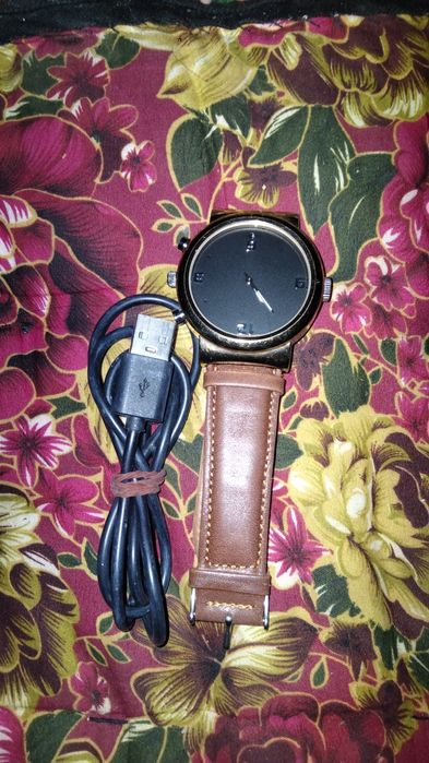 Kamerali sekrtniy qoʻl soat