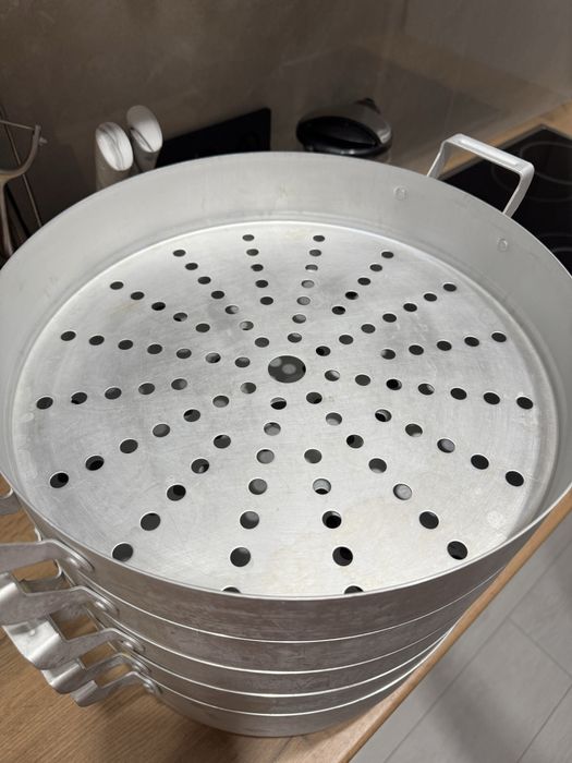 Продам мантницу 13 литров 4 сетки