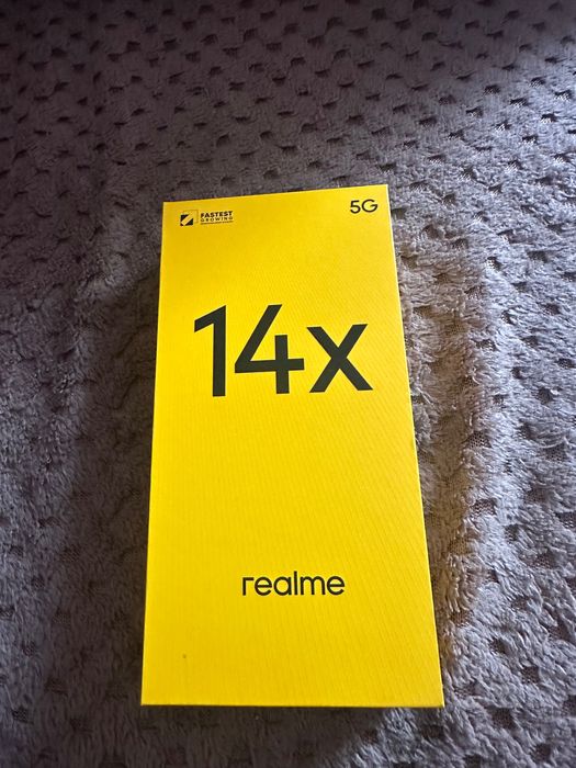 Телефон realms 14x