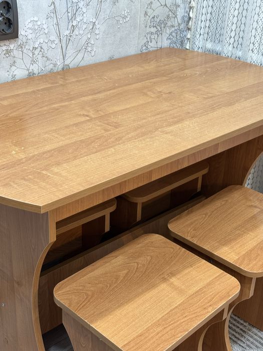 Продам кухонный стол