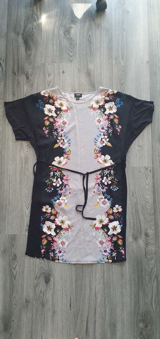 Рокля Oasis XS идеална