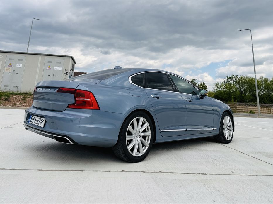 Vand schimb volvo R - DESING  an 2020 motor 2.0D 235 cppropietar in acte