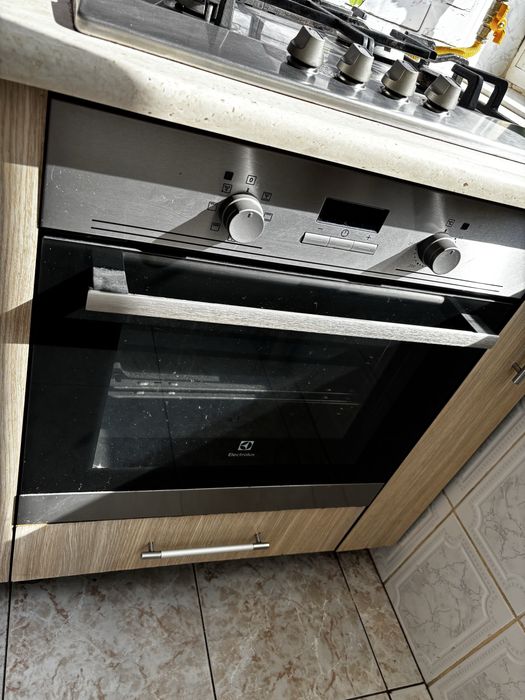 Plita si cuptor incorporabile. Electrolux