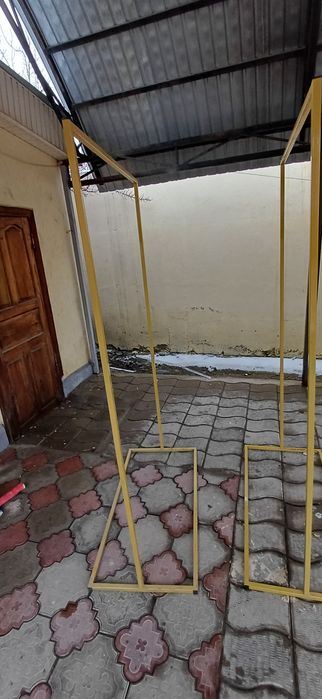 Торговое оборудование,вещалки,раздевалка.