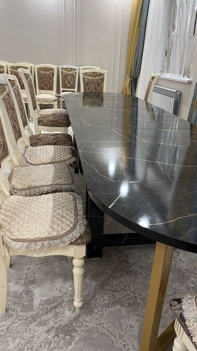 Продаётся стол и стулья 24 штук.